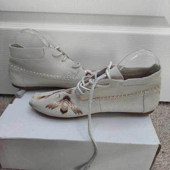 TOMS Embroidered Suede Leather Tribal Boots Size 10 - Picture 5 of 8